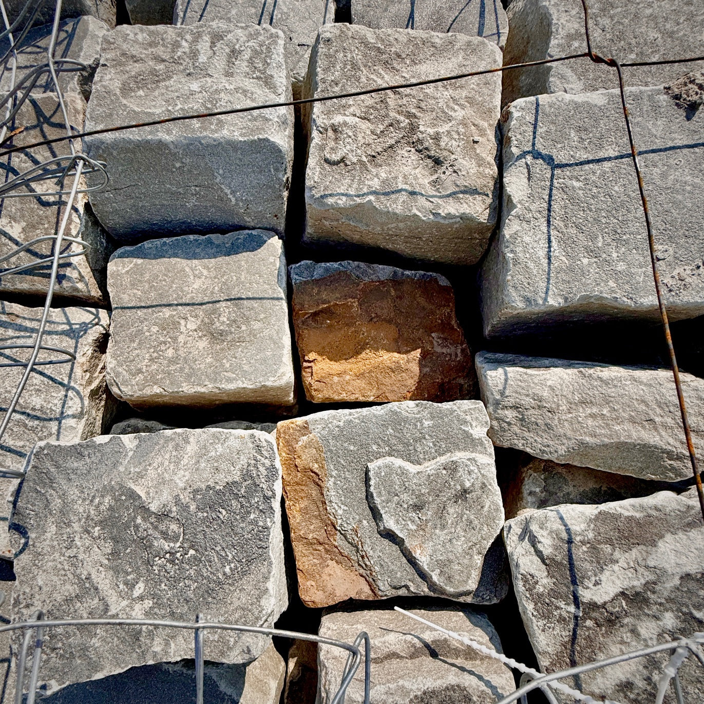 Brandy Cobblestone  4" x 4" x 4"