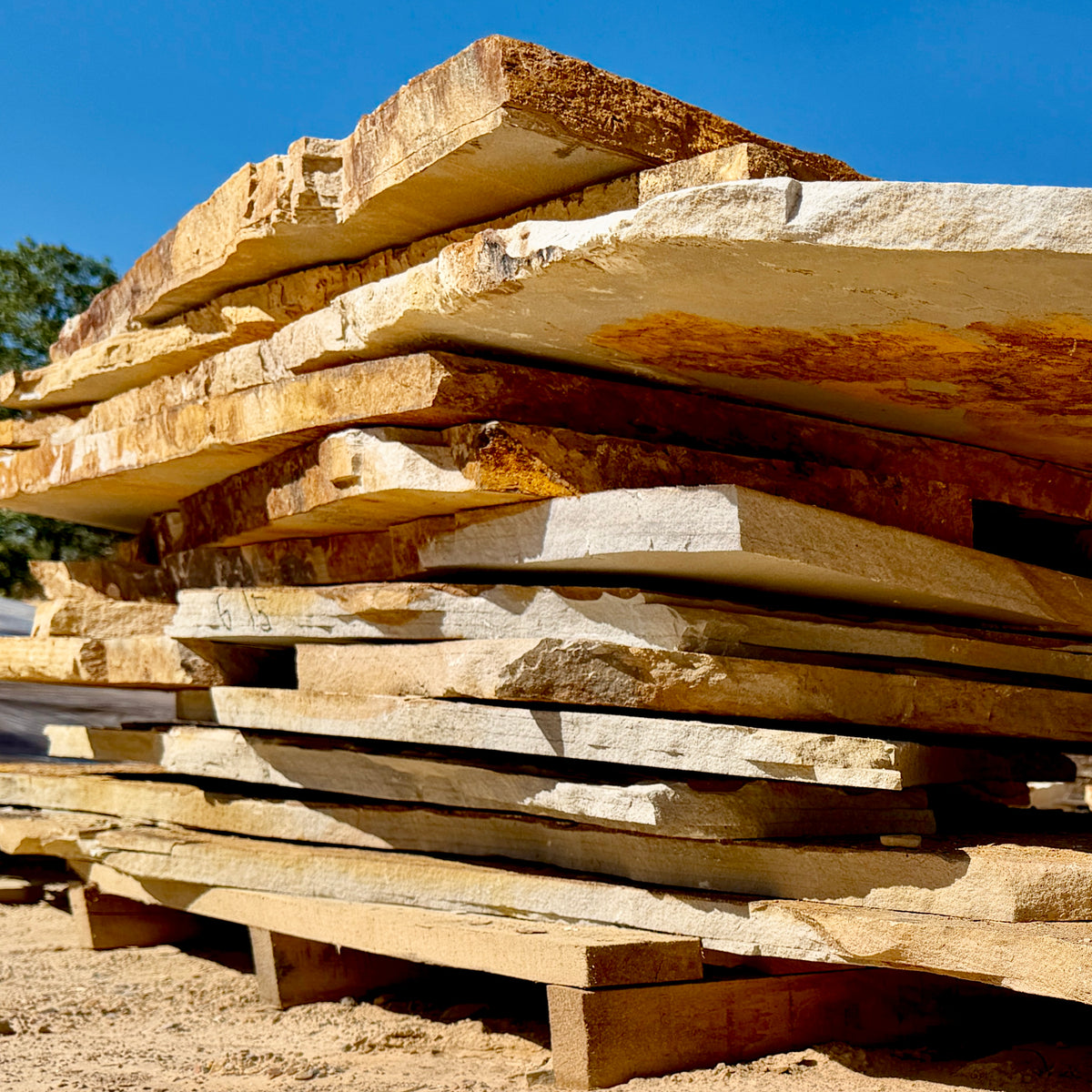 Brown Mountain Large Slabs – 2000 lb Pallet