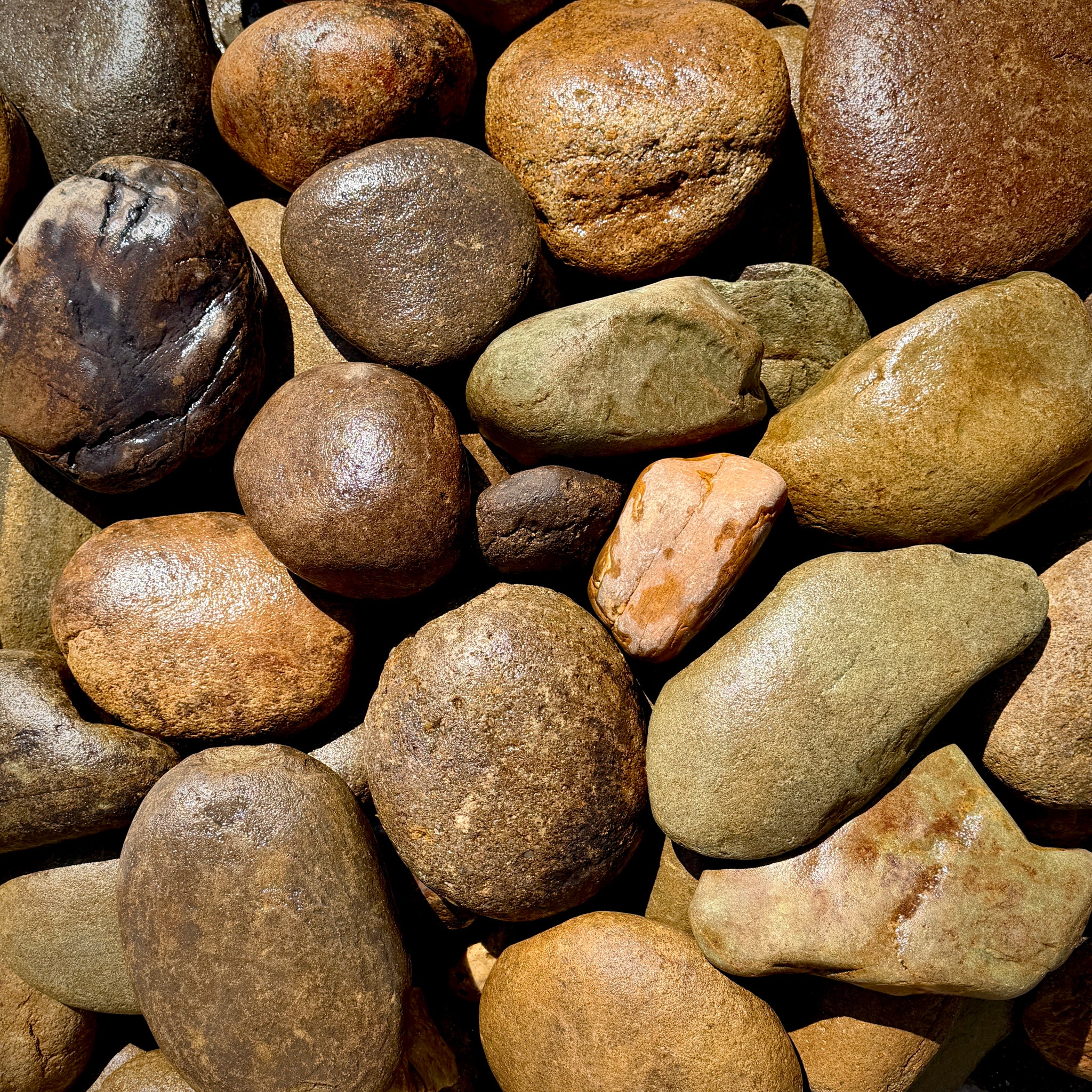 Decorative flat river rock for landscaping