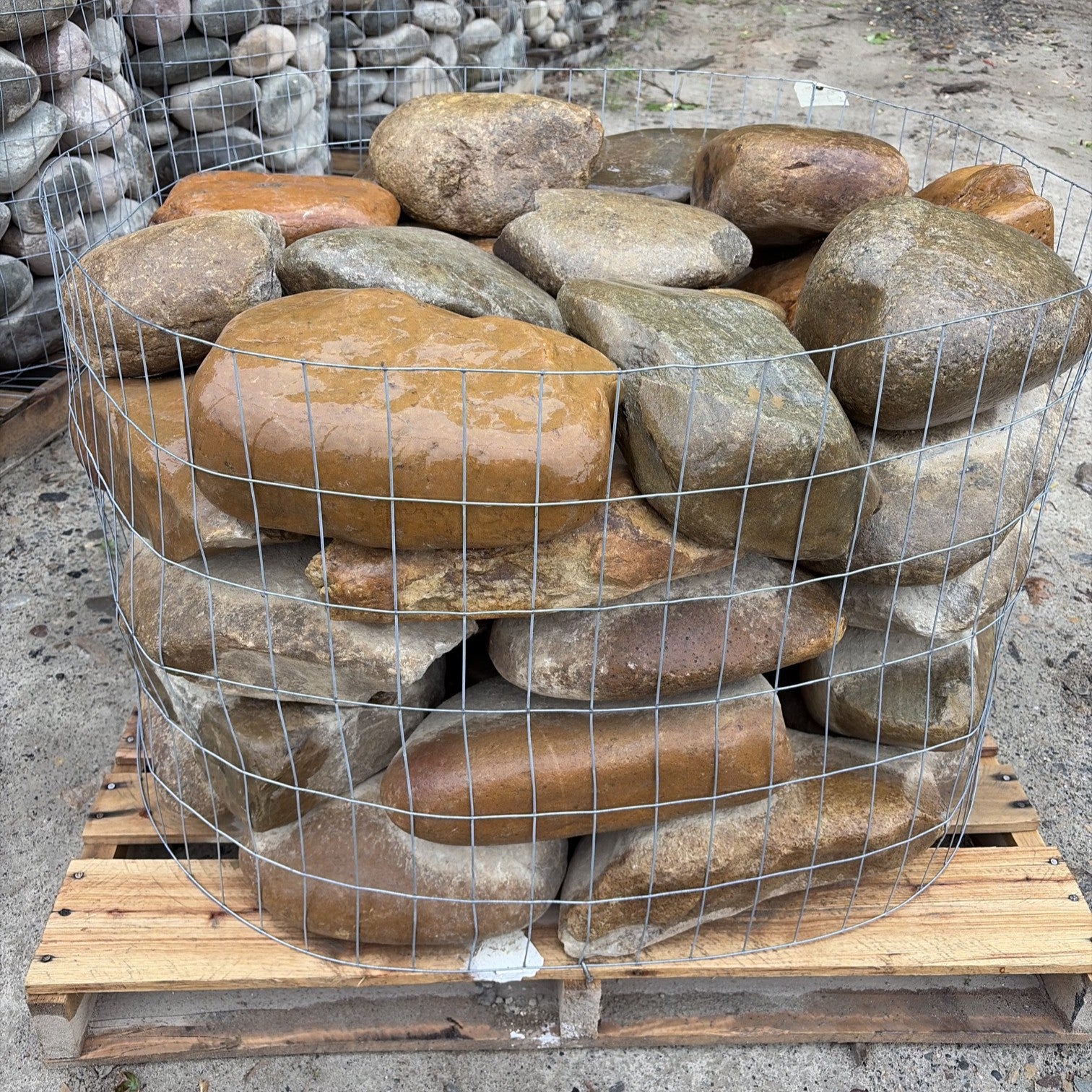 Pepper Flat River Stone pallet