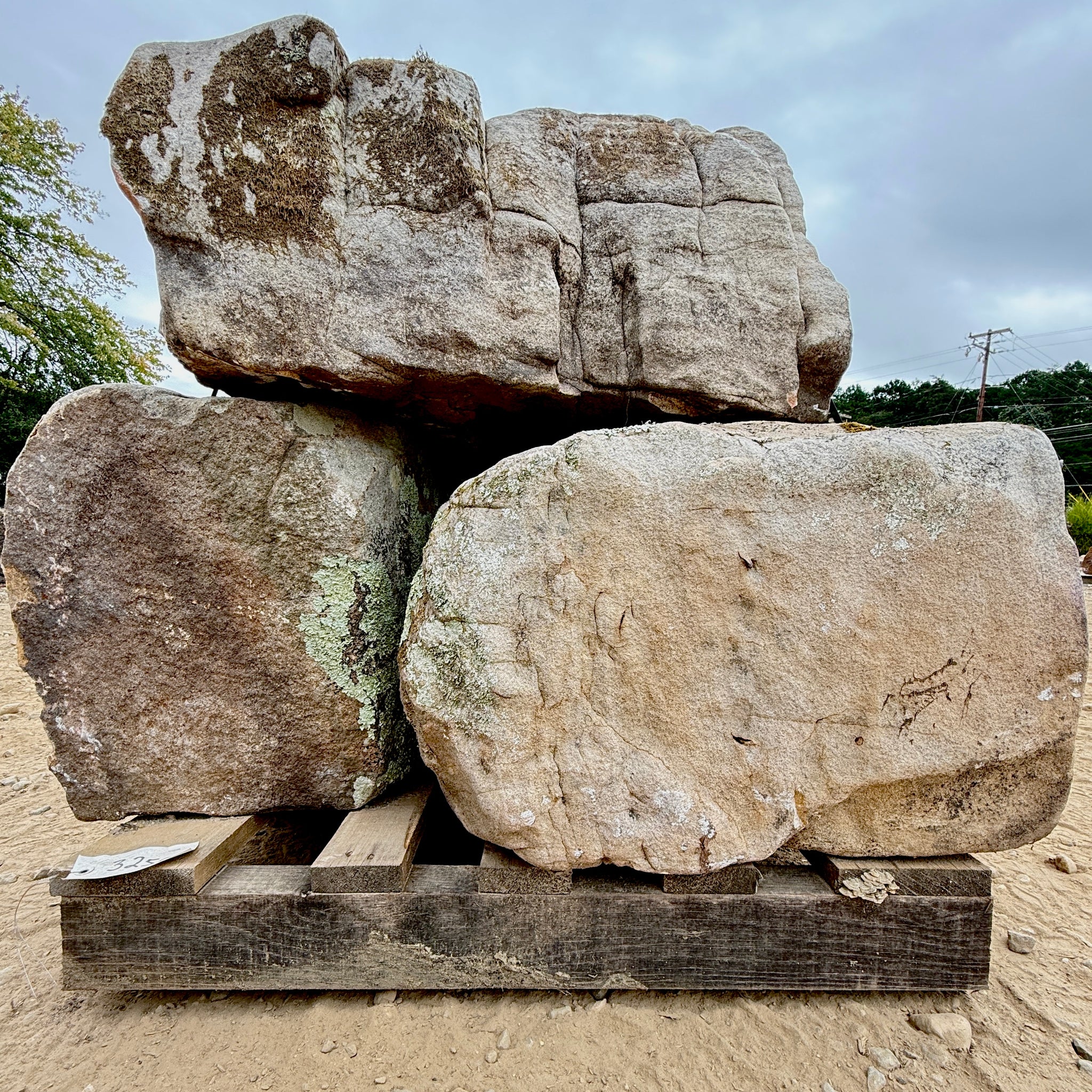 Stackable Fieldstone Boulder- 2-3 per pallet
